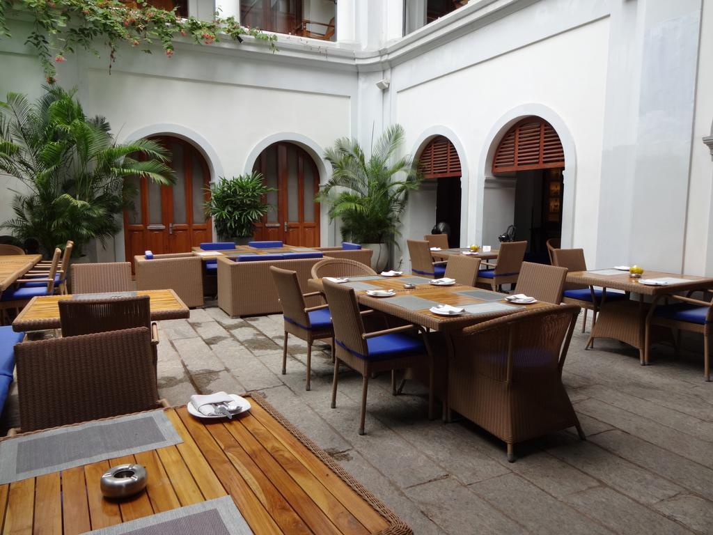 Le Dupleix Hotell Pondicherry Exteriör bild